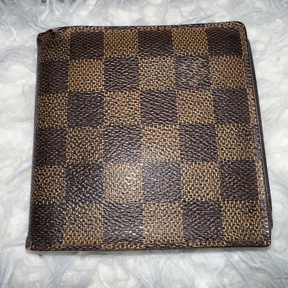 LV DAMIER EBENE BIFOLD- Code in the Photo-Minor rubbing in the corners